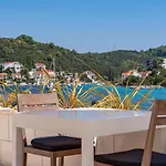 Sea La Vie Seafront Location 4 Bedrooms Sea Access Villa Zrnovo