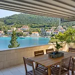 Sea La Vie Seafront Location 4 Bedrooms Sea Access *