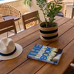Sea La Vie Seafront Location 4 Bedrooms Sea Access Villa