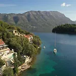Sea La Vie Seafront Location 4 Bedrooms Sea Access فيلة *