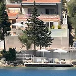Villa Sea La Vie Seafront Location 4 Bedrooms Sea Access *