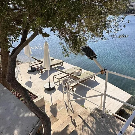 Sea La Vie: Luxurious Seafront Retreat With Marina Views *