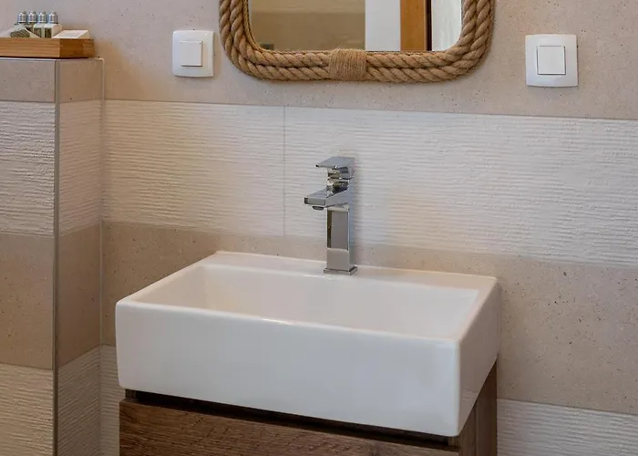 ヴィラ Luxurious Seafront 4 Bedrooms Sea La Vie Infinity Pool Sea Access Žrnovo