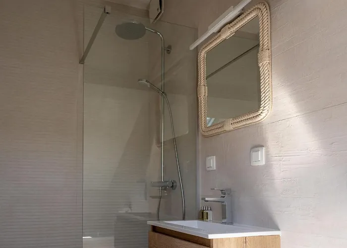 ヴィラ Luxurious Seafront 4 Bedrooms Sea La Vie Infinity Pool Sea Access Žrnovo